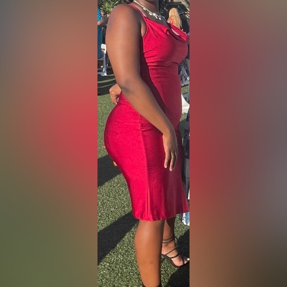 Red Satin Stretchy After 5 Spaghetti Strap Sexy Dress Sz Medium - Picture 5 of 6